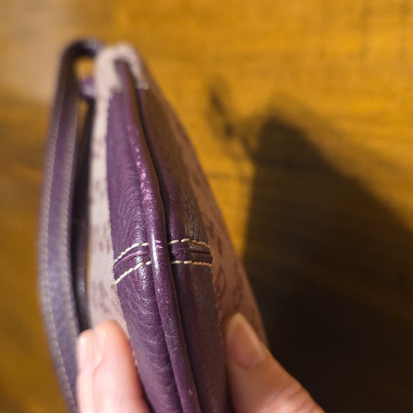 Dooney & Bourke Vintage purple logo canvas and dark purple shoulder bag - Picture 8 of 16